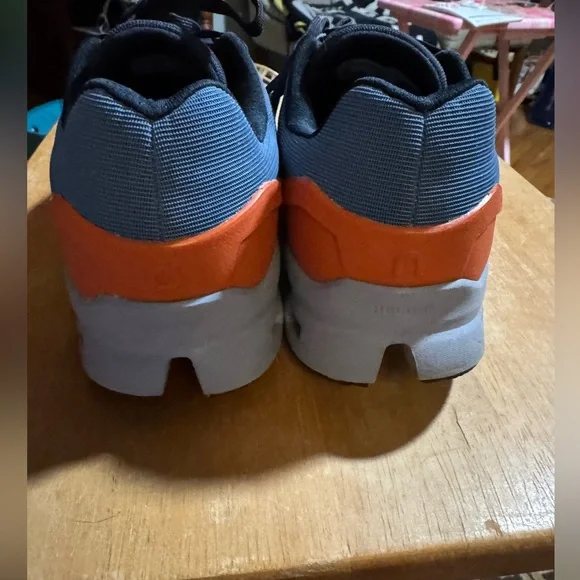 Men's Size 9 On Cloud Running Shoe - Picture 2 of 7